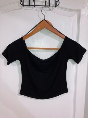 Black Off The Shoulder Ribbed Crop Top Urban Heritage - size S